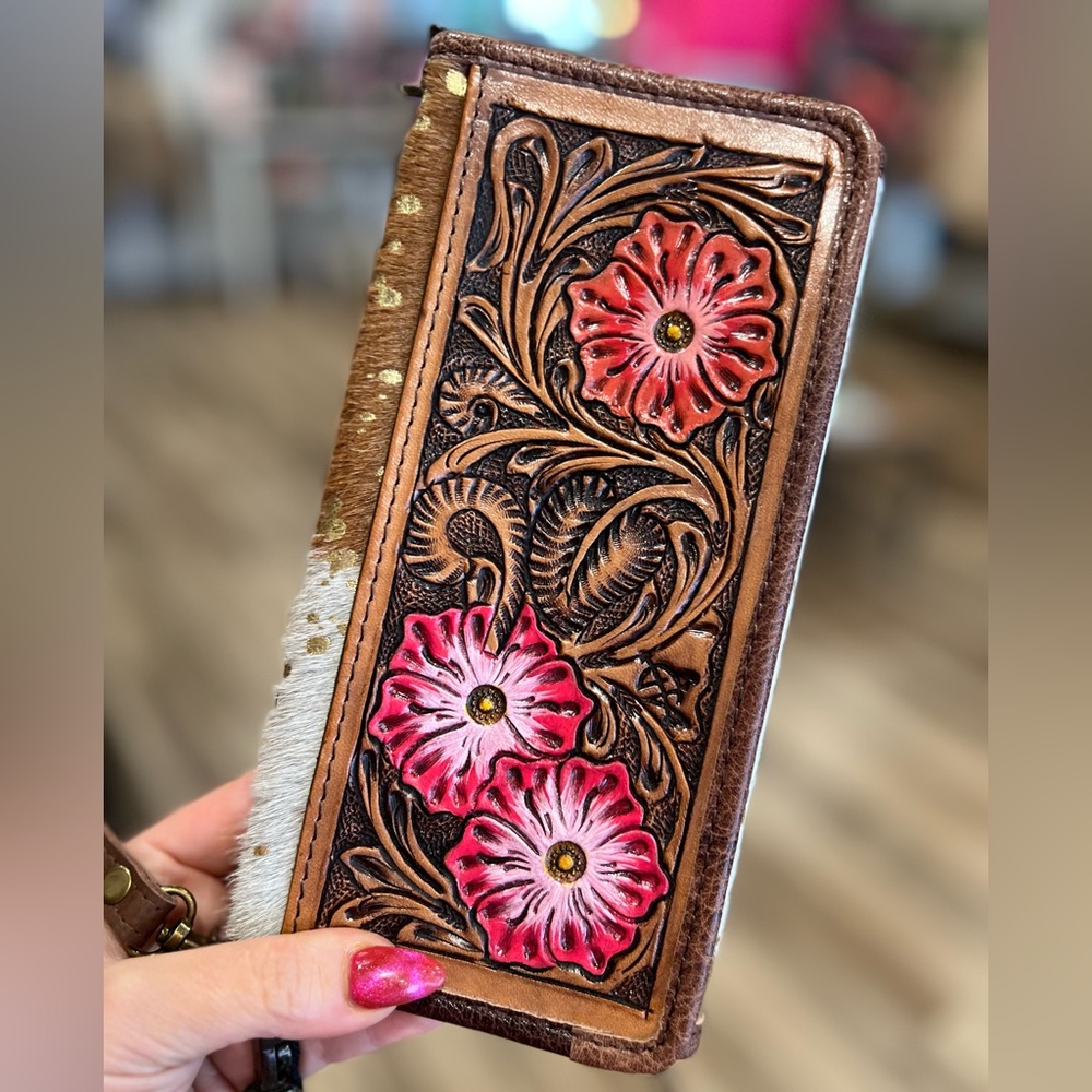 American darling crossbody trifold wallet